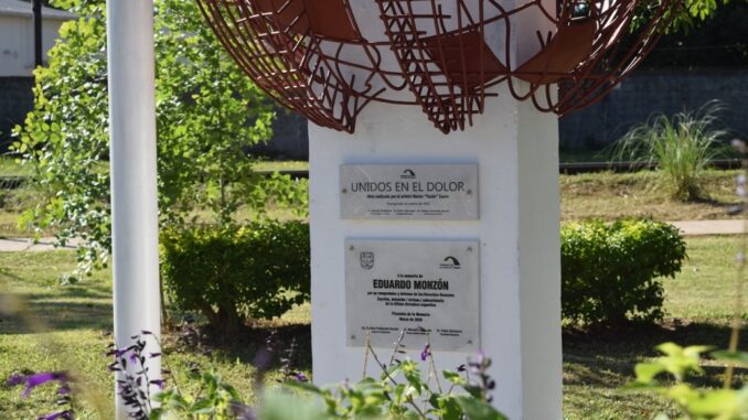 Monolito-plaza-de-la-memoria