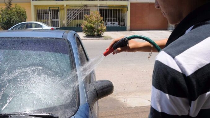 derroche-agua-lavado-auto
