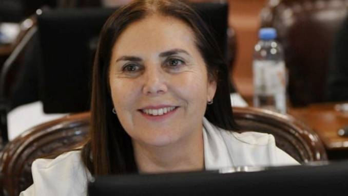 lena_en_la_banca