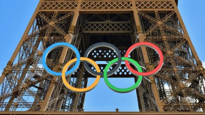 Paris,,France.,The,Olympic,Symbol,Installed,On,The,Eiffel,Tower