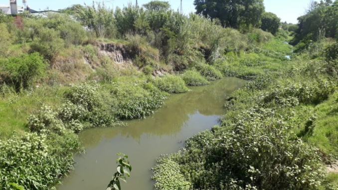 Aguas-servidas-al-arroyo-chajari-1