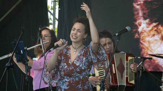 Orquesta-De-Costa-a-Costa