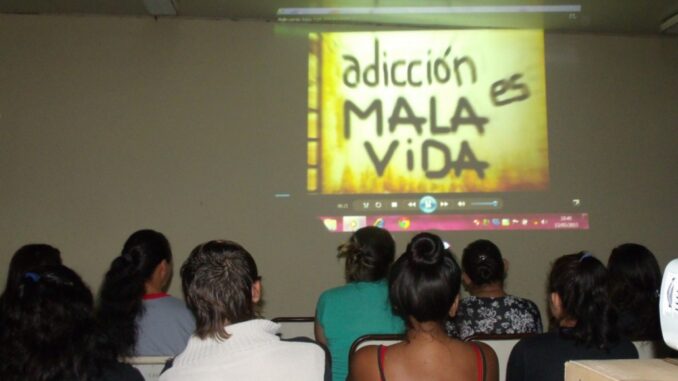 Taller-prevención-de-adicciones-en-CEP-17-1024x684