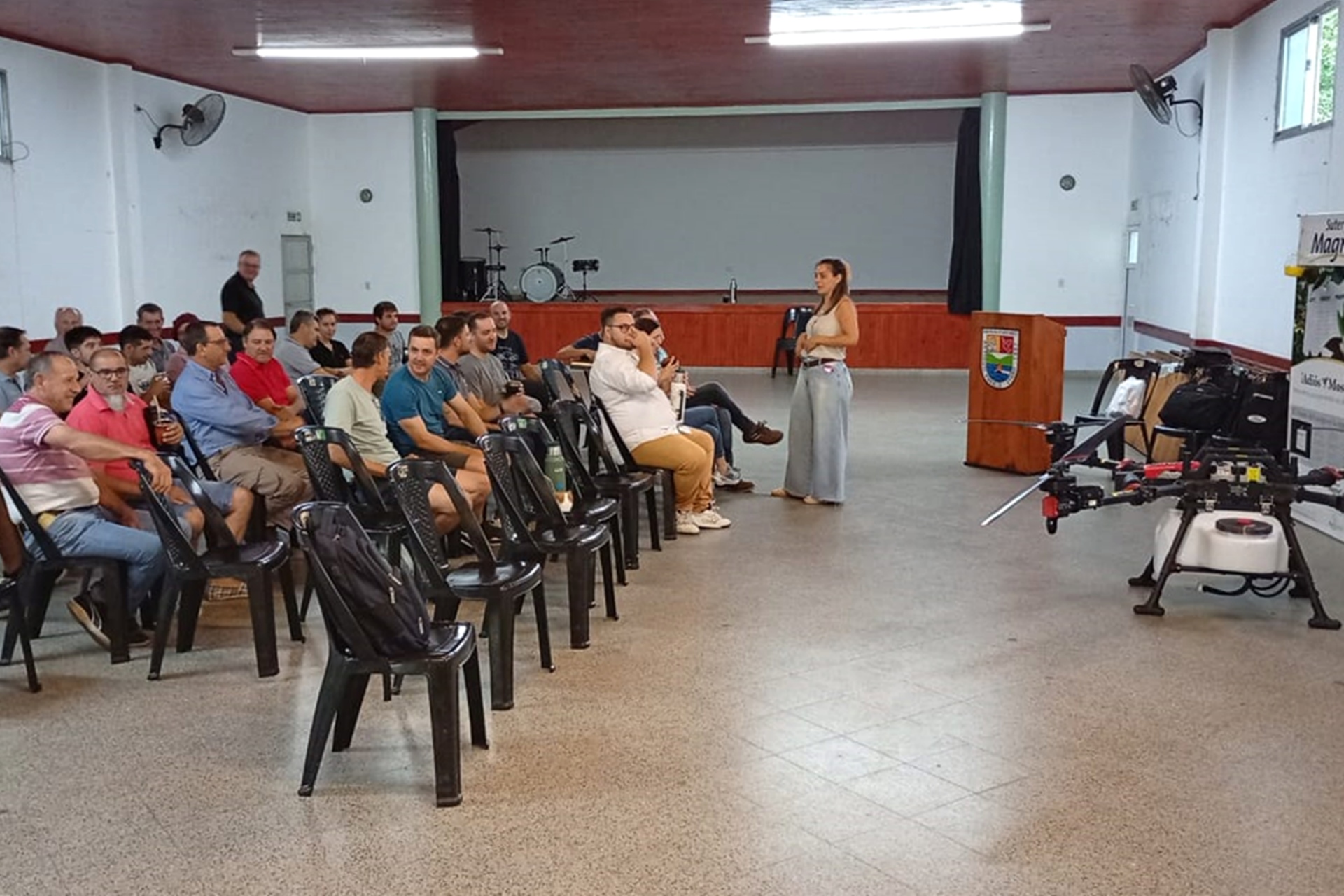 Citricultores de la zona se capacitaron en el control de la mosca de los frutos