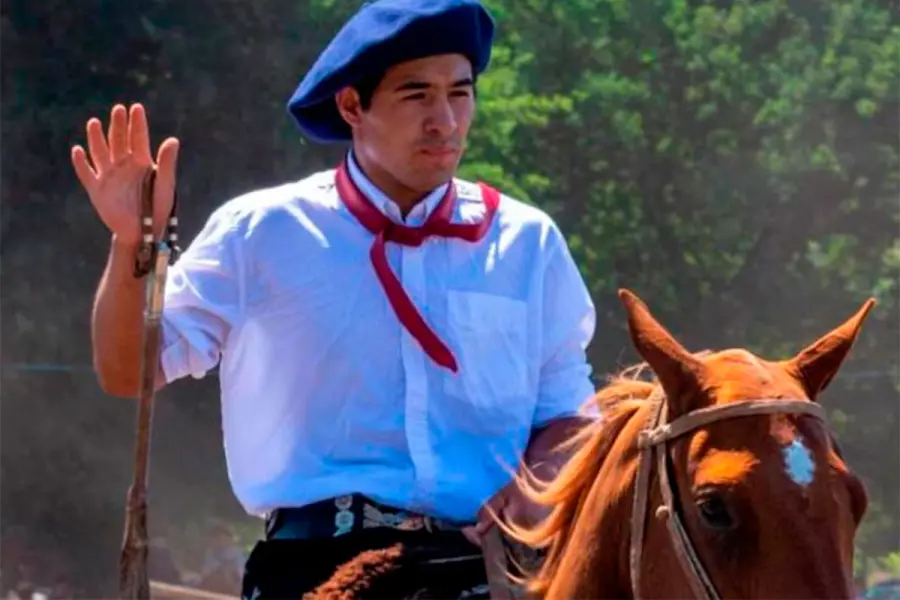 Piden cadena de oración para joven jinete herido tras fatal accidente