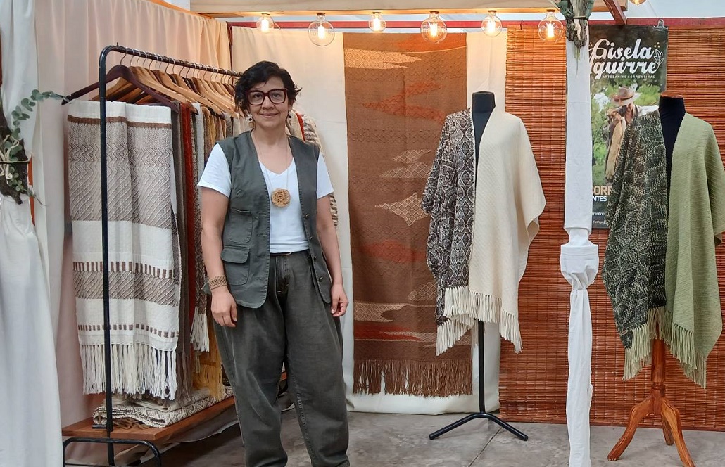 Reconocieron a Gisela Aguirre con el premio al «Mejor Stand» en la Fiesta de la Artesanía