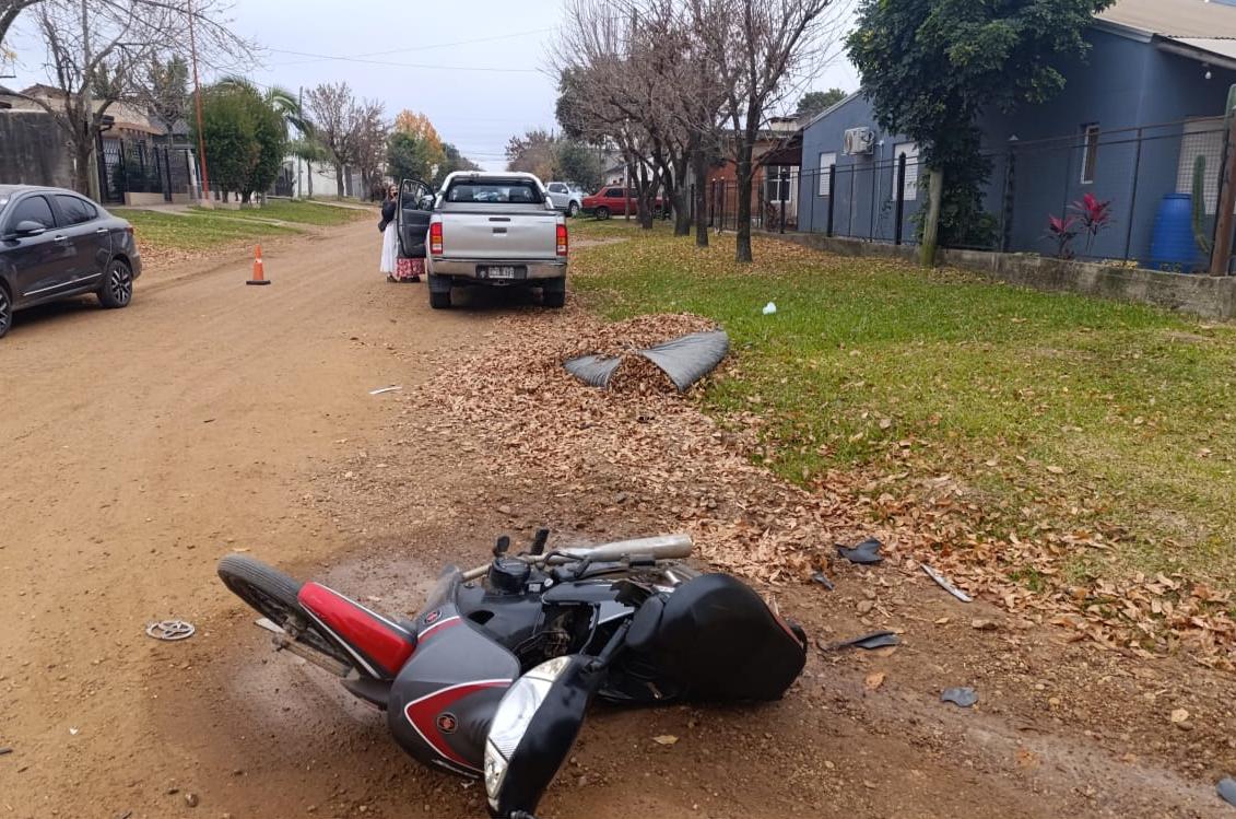 Una mujer y una menor resultaron heridas tras un choque entre una camioneta y una moto en Chajarí