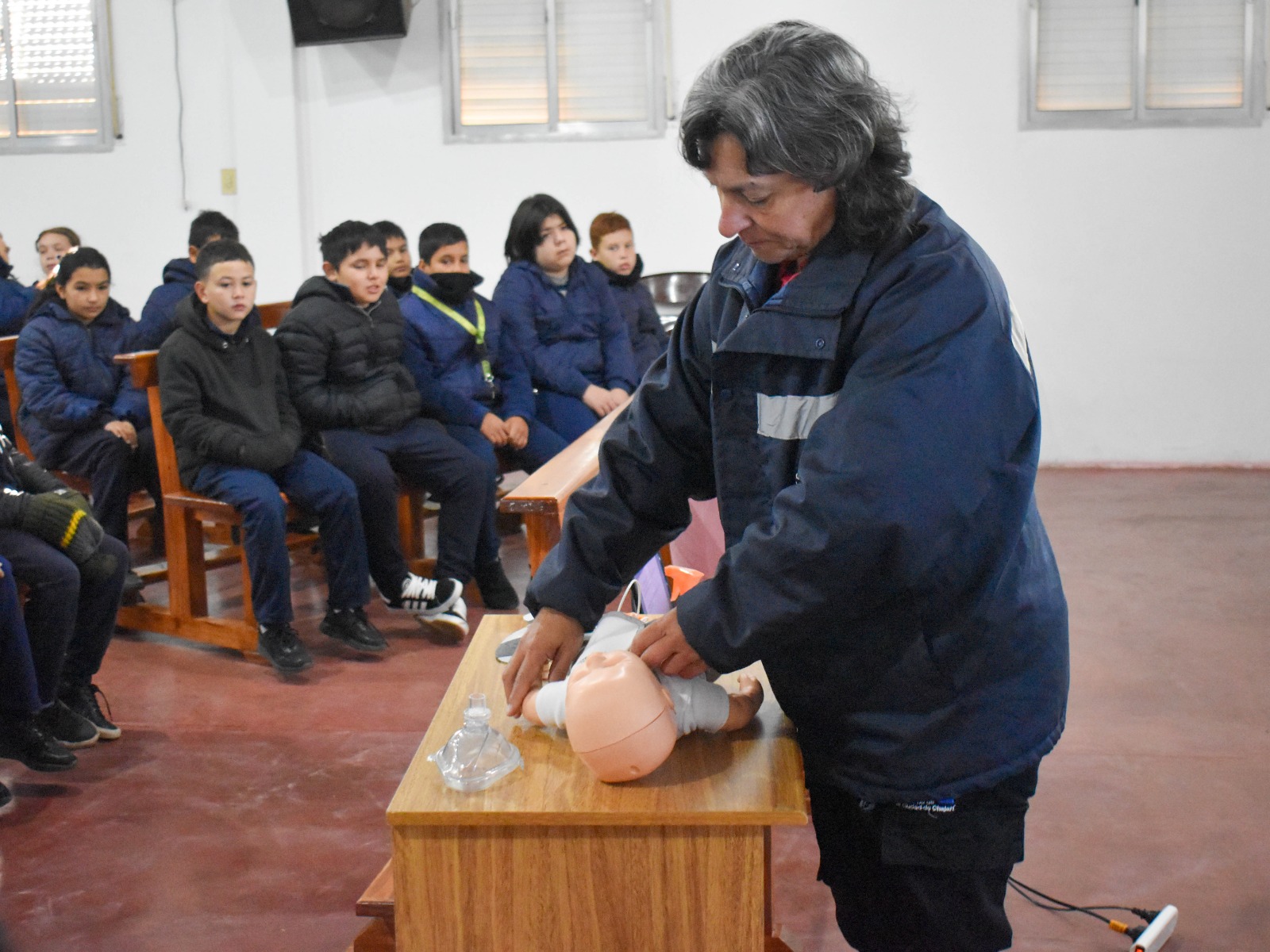 Continúan las capacitaciones para escuelas sobre RCP y la utilización del DEA