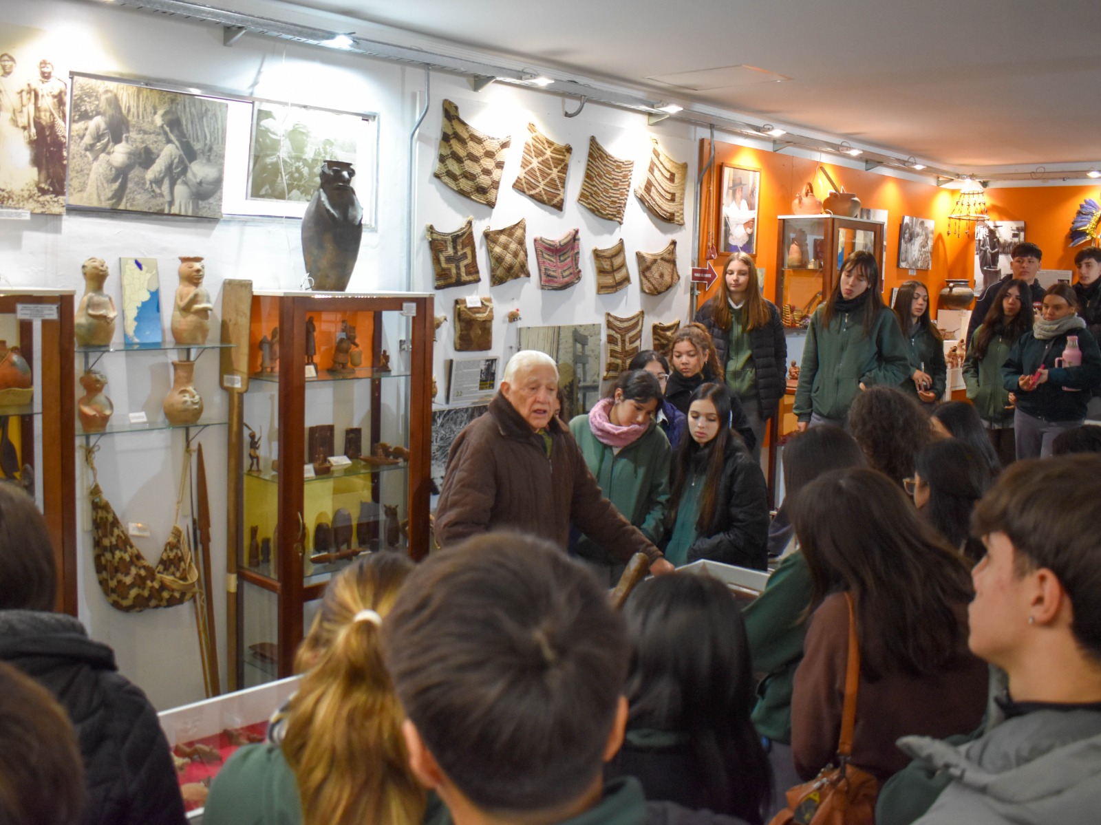 El profesor Juan José Rossi brindó una charla para estudiantes secundarios