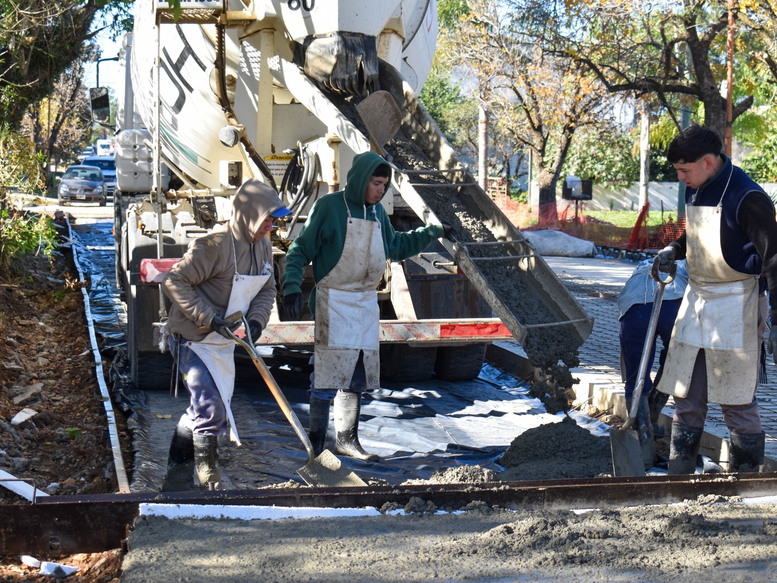 Continúan los trabajos para la pavimentación de calles del barrio La Tablada