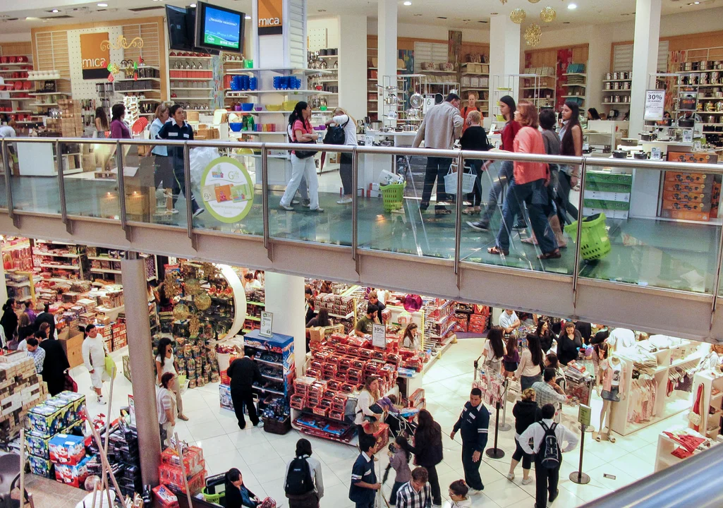 Informe privado indica que el consumo privado cayó 0,6% en abril