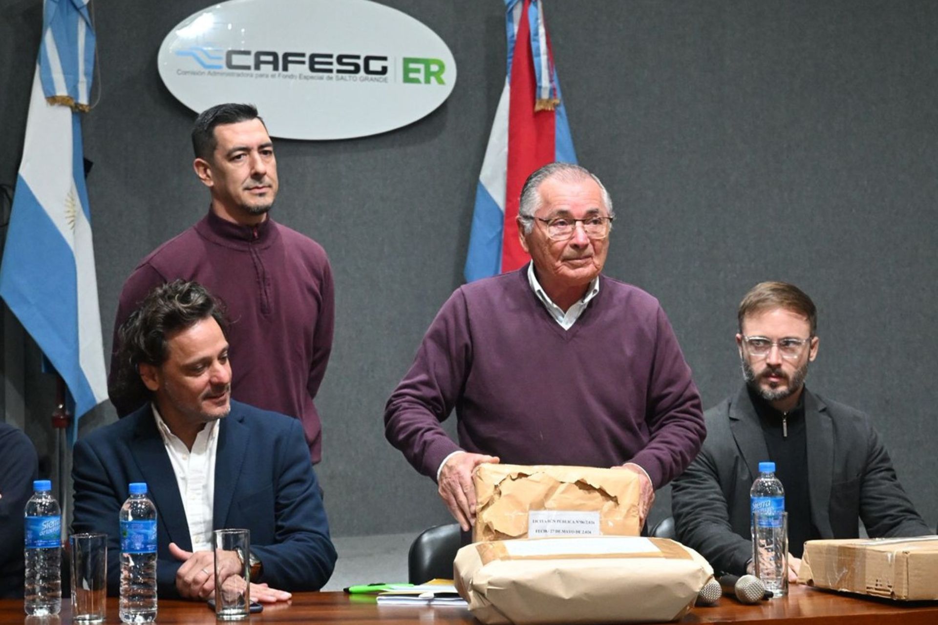 Se abrieron los sobres para dos obras escolares, una en Concordia y otra en Santa Ana