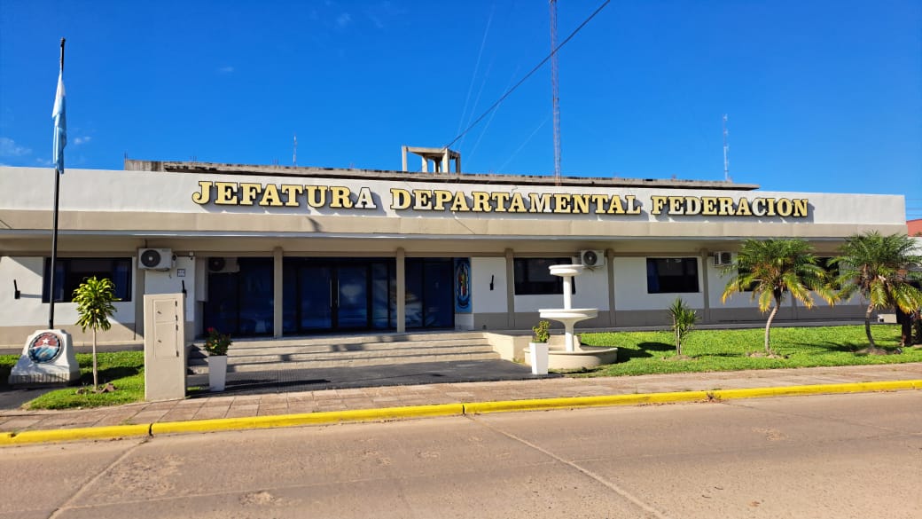 Detuvieron a un hombre en Federación tras secuestrar cocaína, marihuana y elementos de fraccionamiento