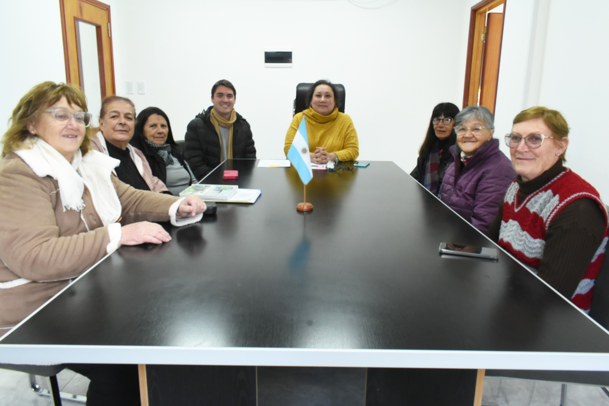 Los Conquistadores: municipio firma convenio con el Centro de Jubilados