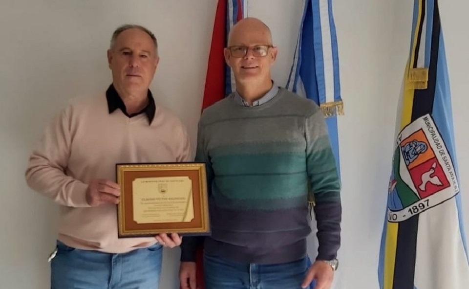 Santa Ana: con una mezcla de emociones despidieron a un trabajador que se jubila