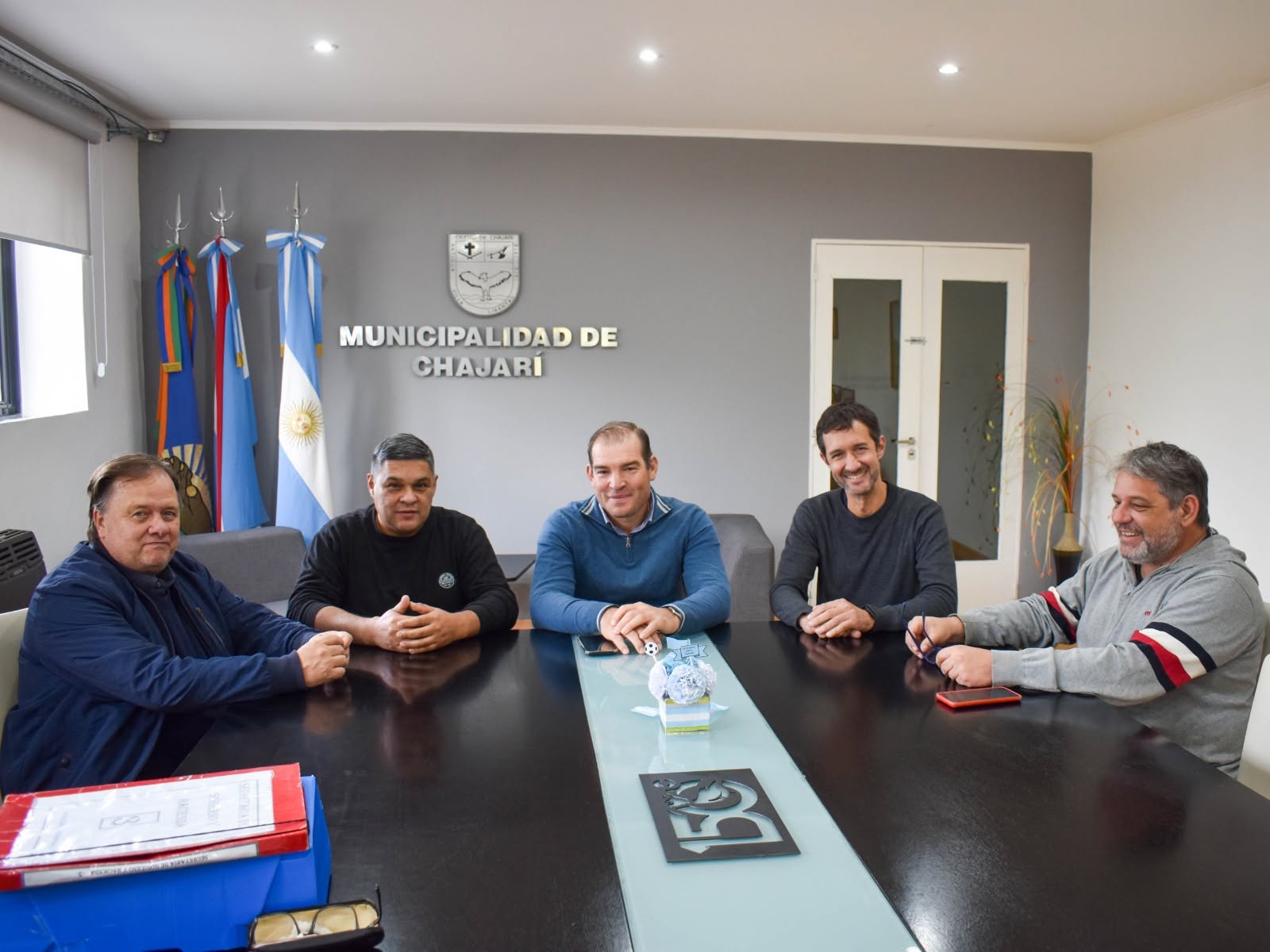 Las nuevas autoridades del CAECH se reunieron con el intendente y otros funcionarios