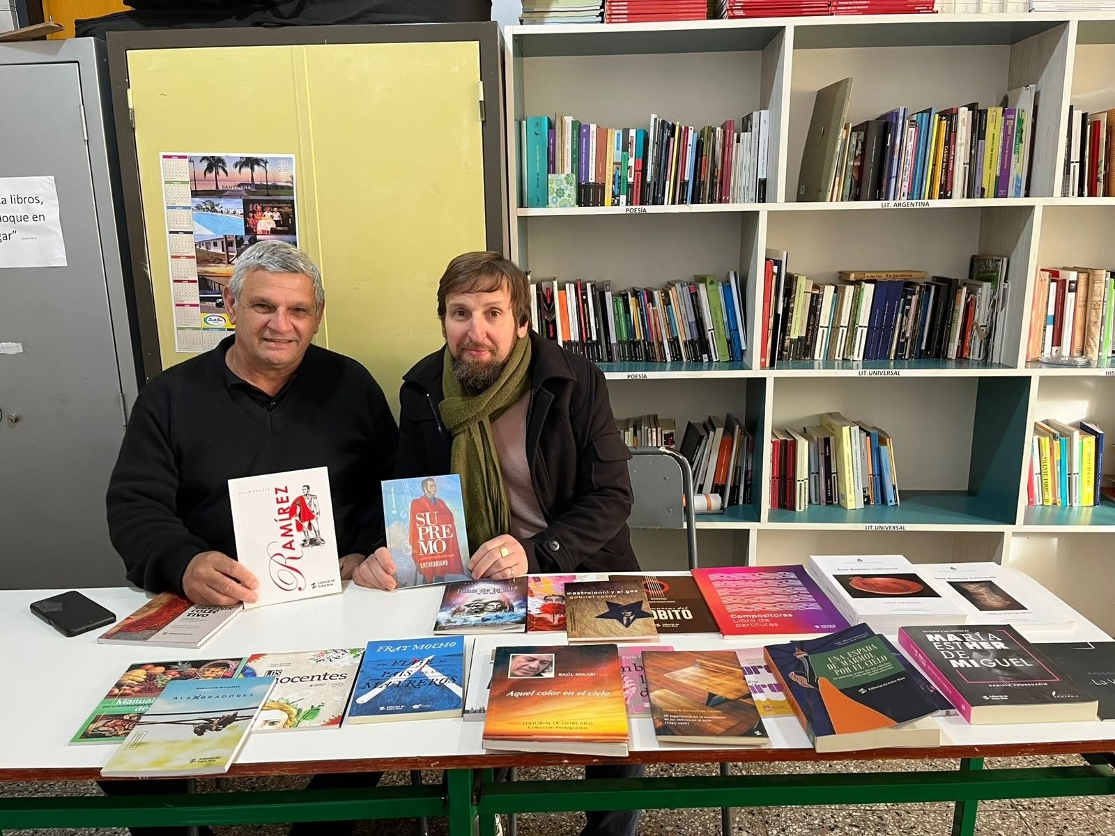 Santa Ana: el director de Cultura entregó libros a una institución de esa localidad