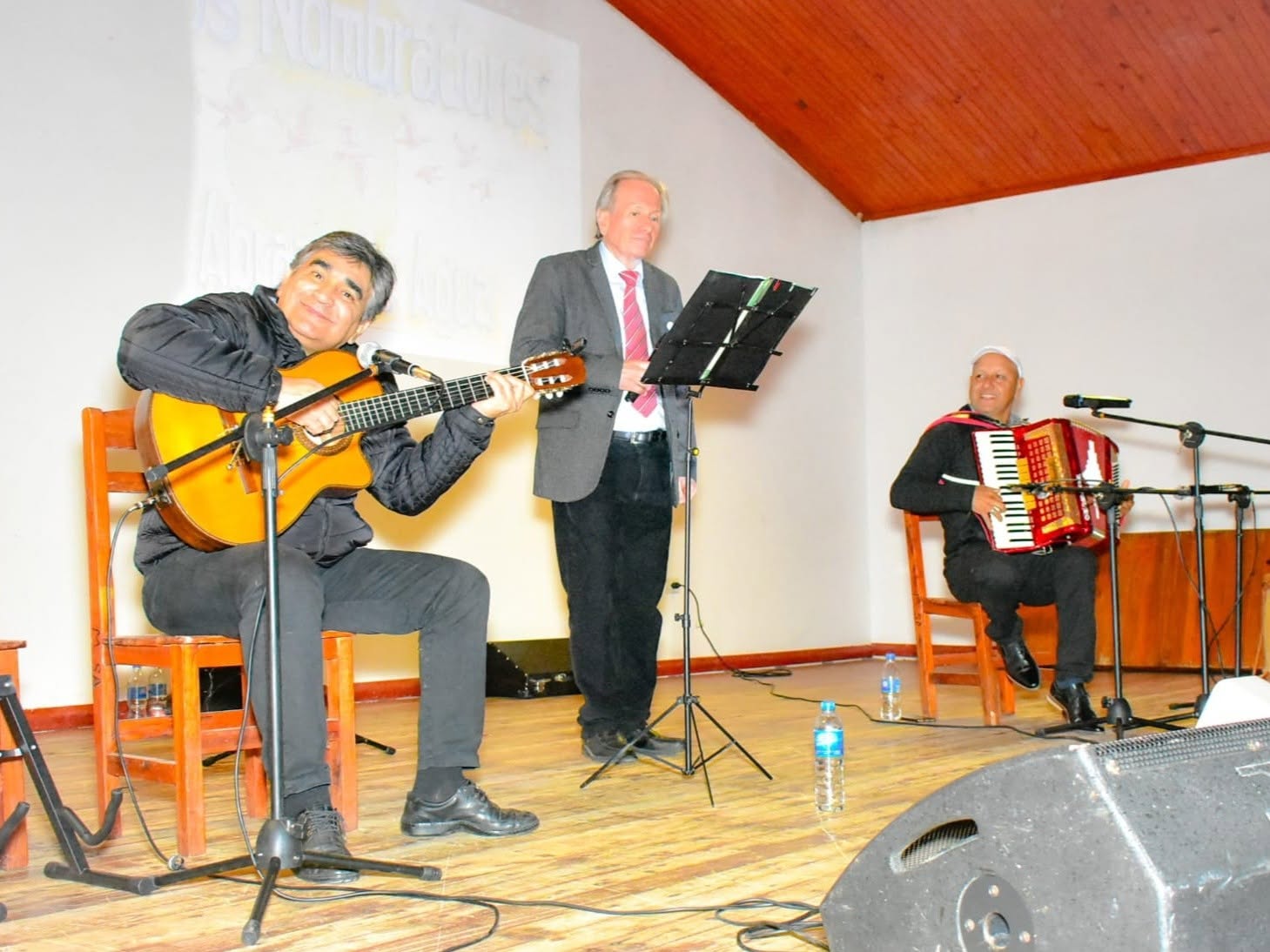 Santa Ana: exitosa presentación de Roberto Romani y otros artistas