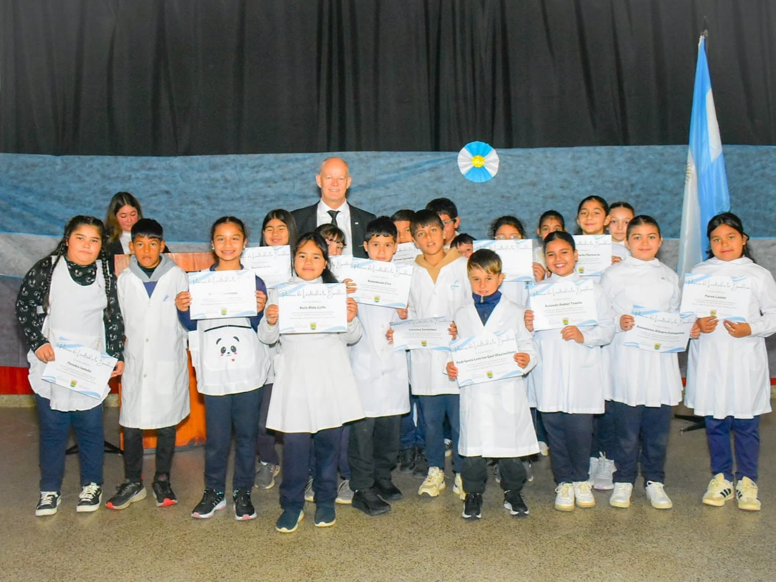 Santa Ana: alumnos de 4º grado prometieron «Fidelidad y Lealtad» a la bandera