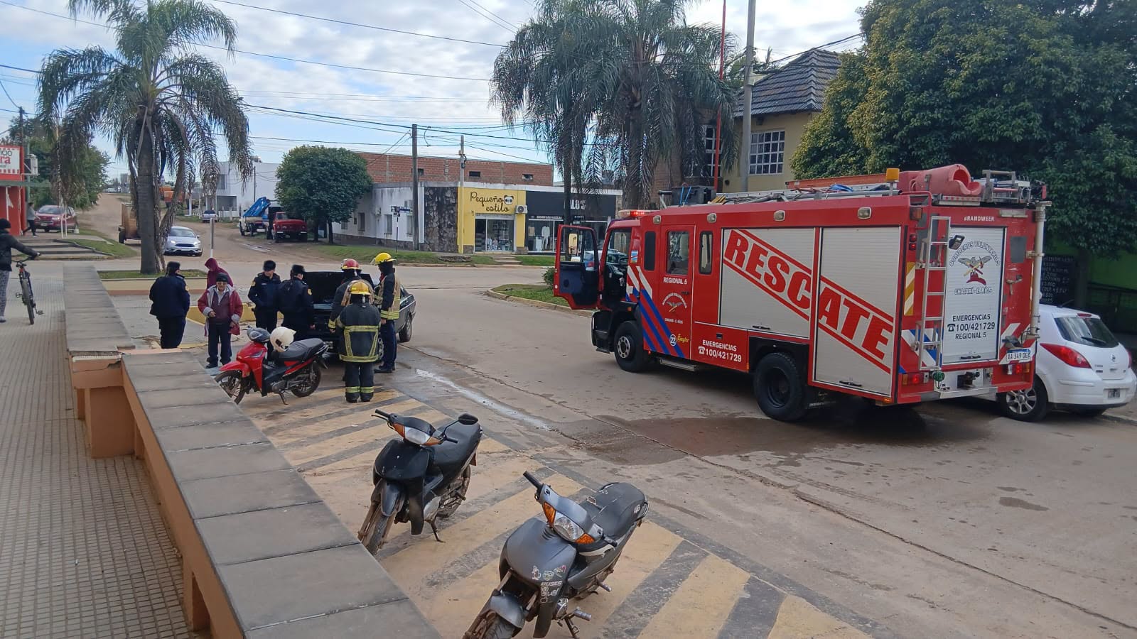 Chajarí: Bomberos debieron sofocar un principio de incendio que se dio en un auto