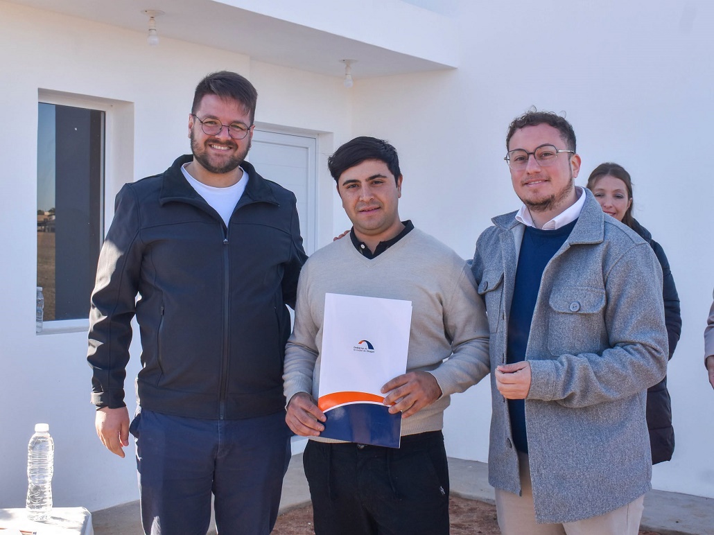 Se entregaron tres nuevas viviendas a vecinos de Chajarí