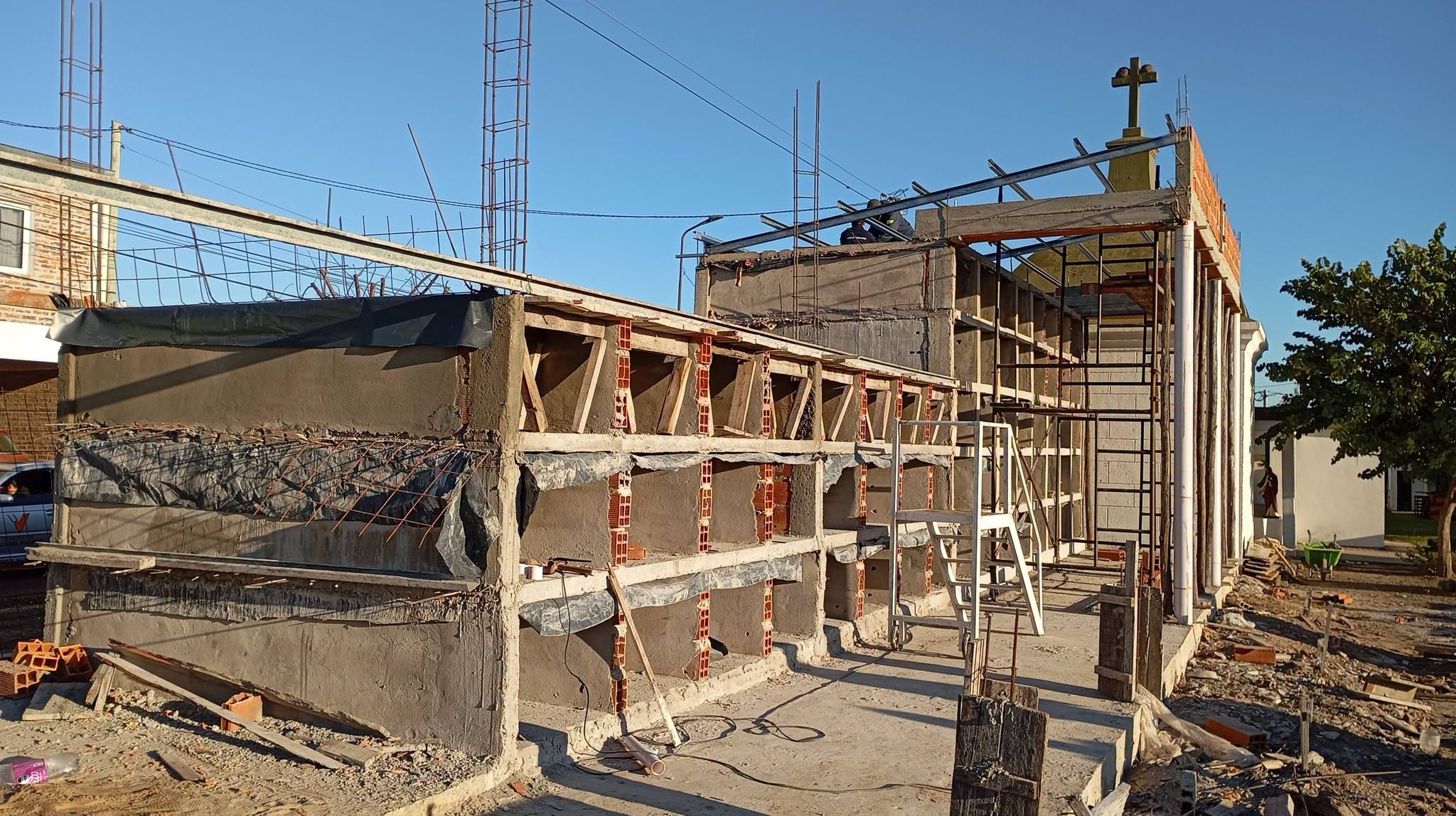 Avanza la construcción de nuevo nichos en el Cementerio de Villa del Rosario