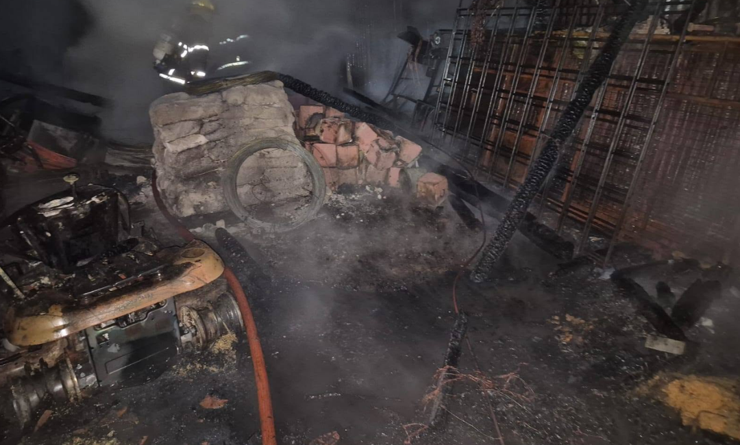 Incendio generalizado destruyó un galpón en Colonia San Pedro