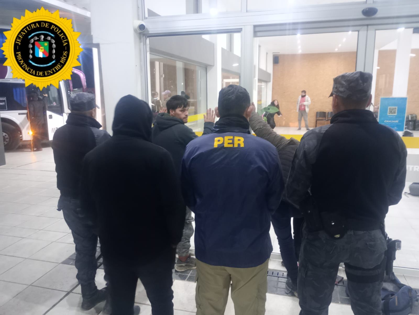 Chajarí: la policía detuvo a dos personas que habían comprado un celular con una tarjeta robada