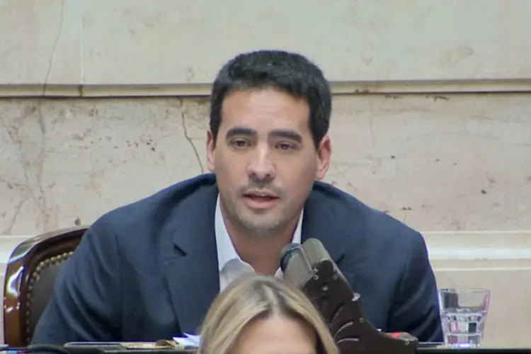 Adorni designó a Adrián Ravier como el nuevo Vocero Presidencial