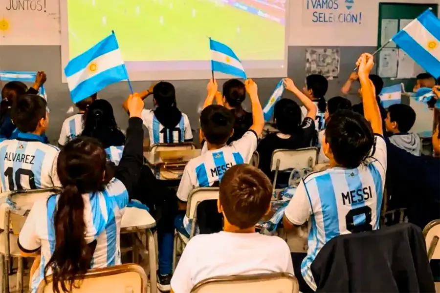 Las escuelas entrerrianas podrán pasar los partidos de Argentina en el Mundial