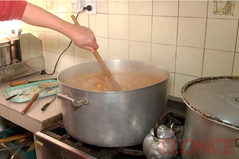 Cocinera de una escuela entrerriana deberá devolver más de $10 millones por faltas injustificadas