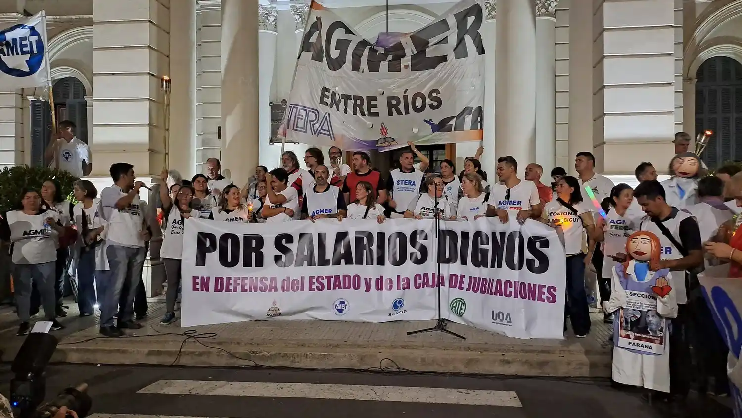 Gremios docentes realizan un paro este miércoles en todo Entre Ríos