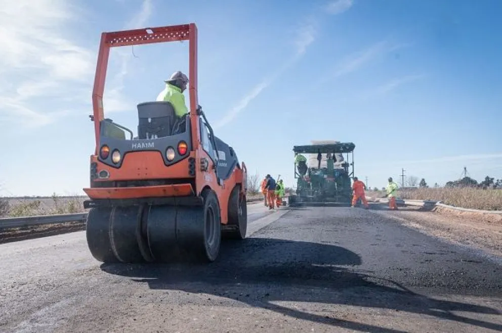 Se abrieron los sobres de las licitaciones para adquirir maquinaria vial por más de 12.000 millones de pesos