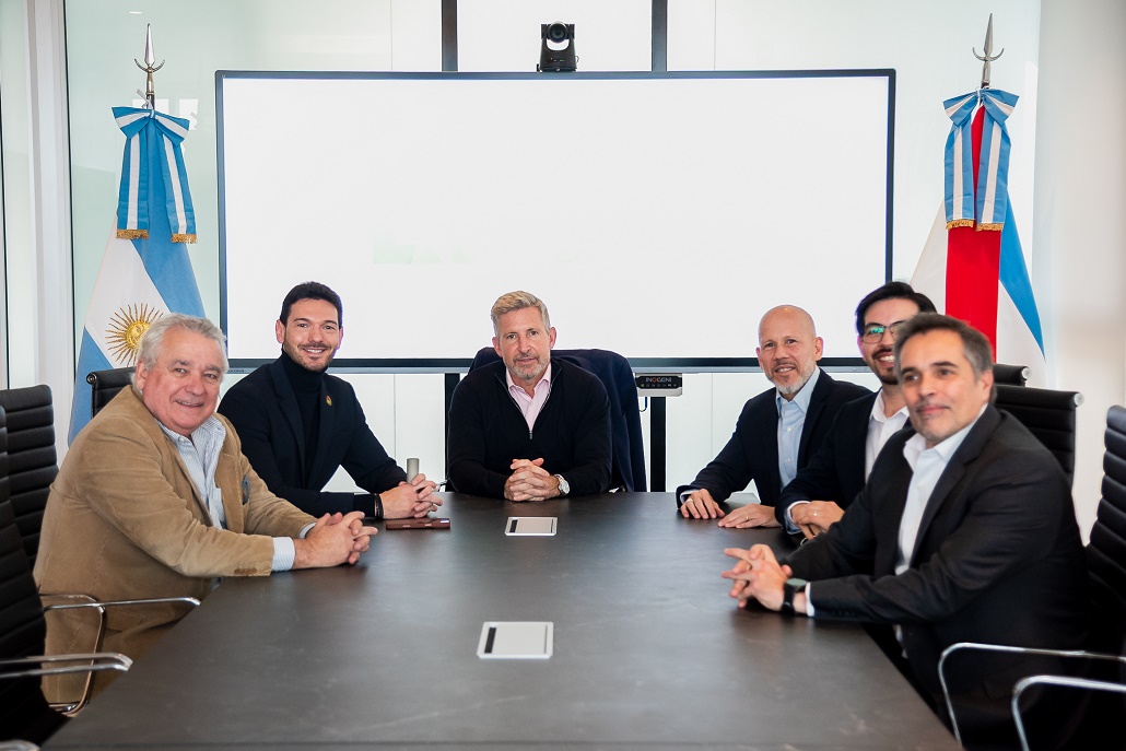 Frigerio firmó un convenio con una empresa tecnológica para llevar la inteligencia artificial al Estado y las pymes