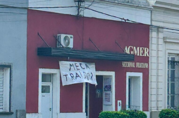 «Meca traidora, el cartel que enfureció a la senadora Dominguez y por el cual cruzó a AGMER